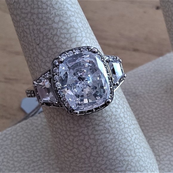 Ring - Picture 1 of 1